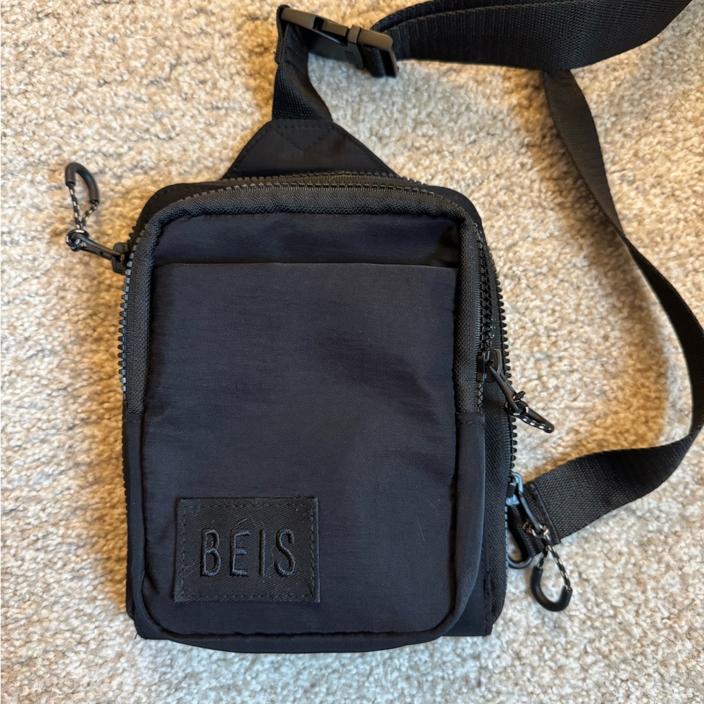BEIS sports sling bag